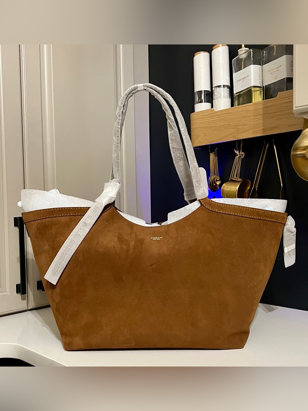 STUNNING! AUTHENTIC COACH GRAMERCY HANDBAG IN WARM BROWN SUEDE